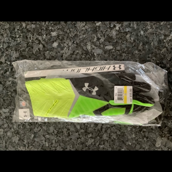 Adult Size Medium Under Armour Highlight Football Receiver Gloves - Picture 2 of 3